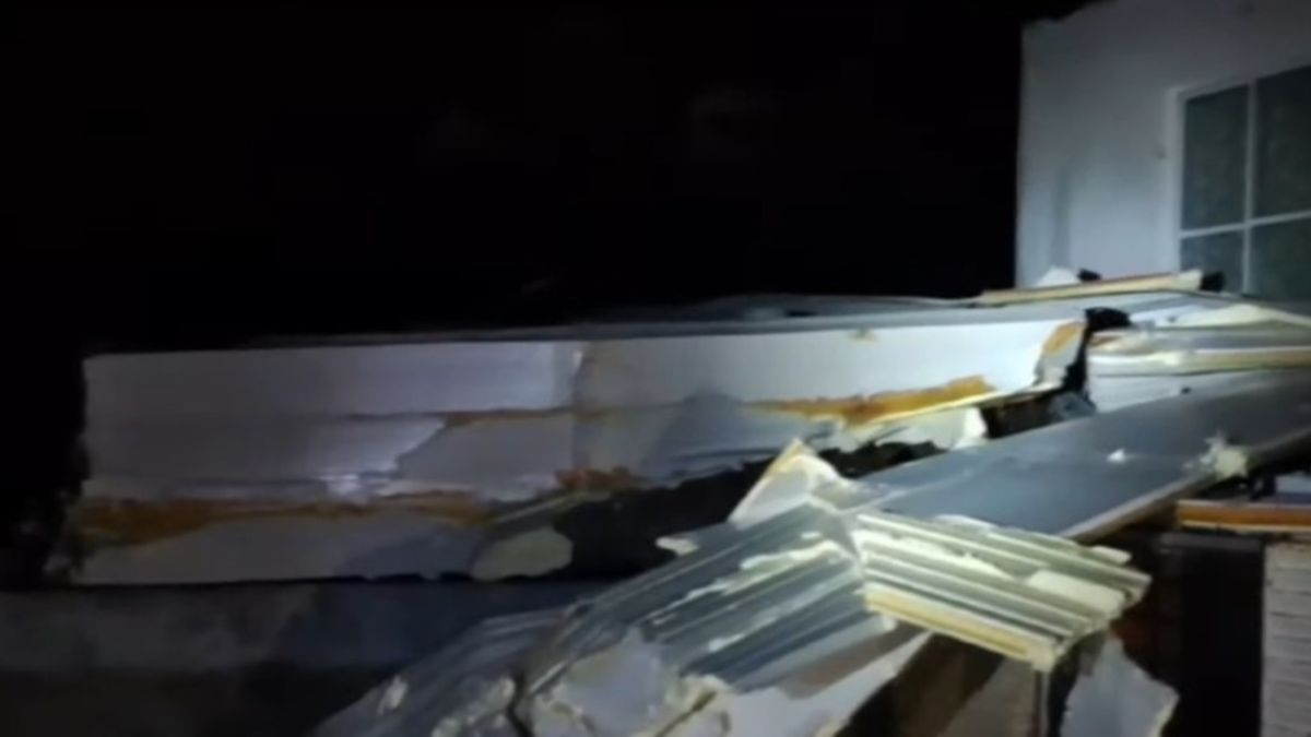 Se estaban dictando clases en el turno nocturno al momento en el que se desprendió parte de la estructura del edificio.