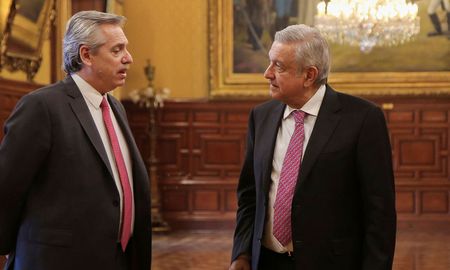 Alberto Fernández y Andrés Manuel López Obrador juntos en México, cuando el argentino asumió su cargo a finales del 2019. Alberto Fernández y Andrés Manuel López Obrador juntos en México, cuando el argentino asumió su cargo a finales del 2019.