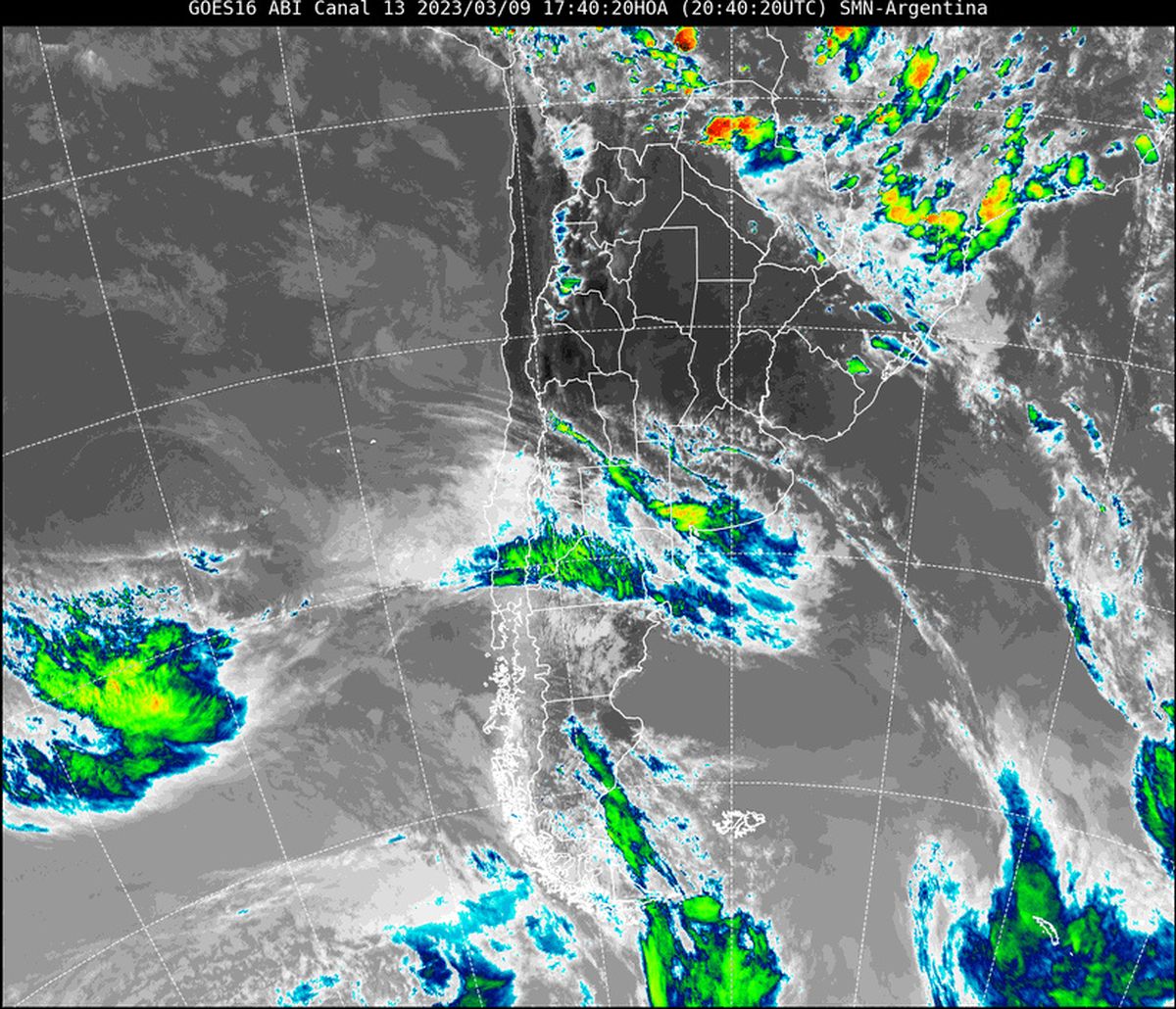 En la imagen satelital se observa cielo despejado en casi toda la provincia. También se visualiza nubosidad asociada a inestabilidad en las provincias de Buenos Aires, La Pampa, Mendoza, Neuquén y Río Negro.