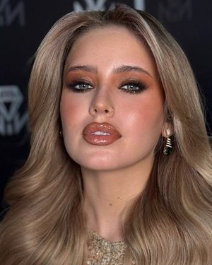 Coty Romero lució una propuesta de alta cobertura con contornos muy marcados que se volvió viral y reavivó la discusión en redes sobre si las tendencias actuales prefieren el maquillaje cargado o los acabados naturales. Coty Romero lució una propuesta de alta cobertura con contornos muy marcados que se volvió viral y reavivó la discusión en redes sobre si las tendencias actuales prefieren el maquillaje cargado o los acabados naturales.
