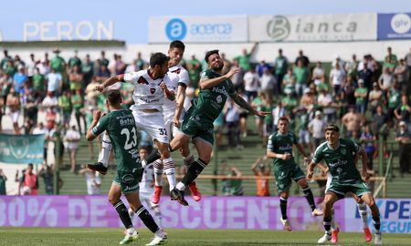 Sarmiento derrotó 2-1 a Newells y volvió al triunfo en el Torneo de la Liga Profesional. Sarmiento derrotó 2-1 a Newells y volvió al triunfo en el Torneo de la Liga Profesional.