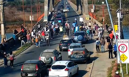 Los dueños de gimnasios cortaron el puente el domingo y amenazan con volver a hacerlo este martes Los dueños de gimnasios cortaron el puente el domingo y amenazan con volver a hacerlo este martes