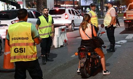 Controles de tránsito en Santa Fe: cuatro conductores de motos dieron alcoholemia positiva y 193 fueron retenidas por falta de documentación. Controles de tránsito en Santa Fe: cuatro conductores de motos dieron alcoholemia positiva y 193 fueron retenidas por falta de documentación.