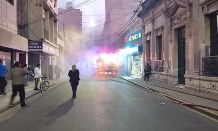 incendio en una clinica de analisis del microcentro santafesino incendio en una clinica de analisis del microcentro santafesino