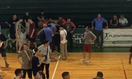 Escándalo en un partido de Básquet en Rosario con serios incidentes entre los hinchas Escándalo en un partido de Básquet en Rosario con serios incidentes entre los hinchas