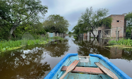 Las viviendas están bajo agua hace 15 días. Las viviendas están bajo agua hace 15 días.