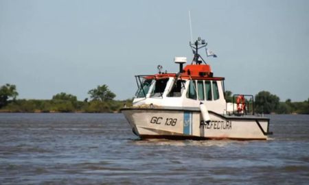 El adolescente de 16 años desapareció de la superficie mientras se bañaba en el río Paraná. Trabaja Prefectura Naval. El adolescente de 16 años desapareció de la superficie mientras se bañaba en el río Paraná. Trabaja Prefectura Naval.