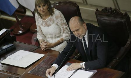 Omar Perotti dio su primer discurso como gobernador de Santa Fe, luego de jurar con la presencia del presidente Alberto Fernández Omar Perotti dio su primer discurso como gobernador de Santa Fe, luego de jurar con la presencia del presidente Alberto Fernández