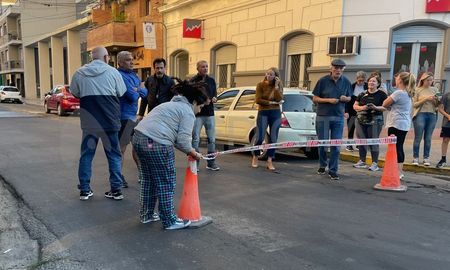 Los vecinos se concentraron en la esquina de San Jerónimo y Moreno de la ciudad de Santa Fe. Los vecinos se concentraron en la esquina de San Jerónimo y Moreno de la ciudad de Santa Fe.