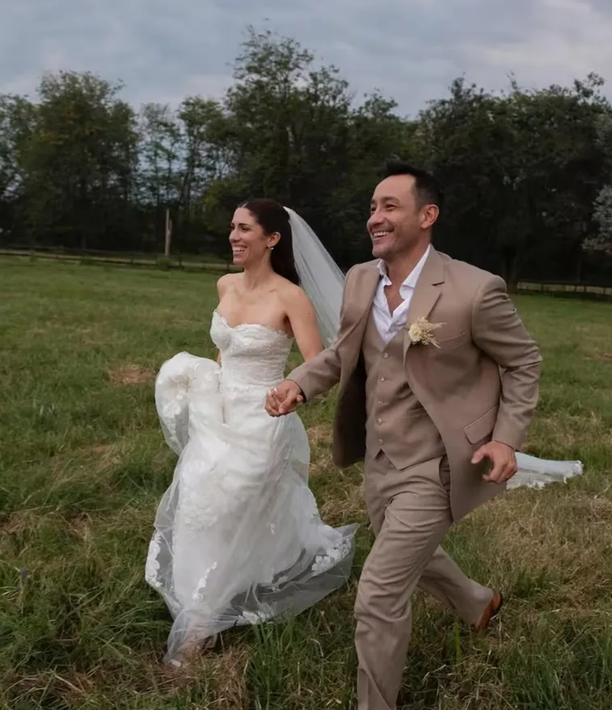Luciano Pereyra publicó fotos de su reciente casamiento con Julia Rezzuto. Luciano Pereyra publicó fotos de su reciente casamiento con Julia Rezzuto.
