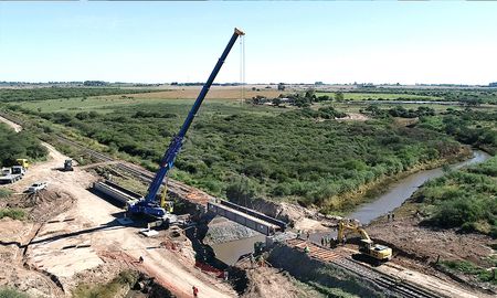 Los trabajos demandaron más de $ 27 millones y contemplaron la remoción del puente antiguo, la reconstrucción de los muros de contención, la reparación de las vigas metálicas, la fabricación y montaje del nuevo puente y el armado de la infraestructura de vía. Los trabajos demandaron más de $ 27 millones y contemplaron la remoción del puente antiguo, la reconstrucción de los muros de contención, la reparación de las vigas metálicas, la fabricación y montaje del nuevo puente y el armado de la infraestructura de vía.