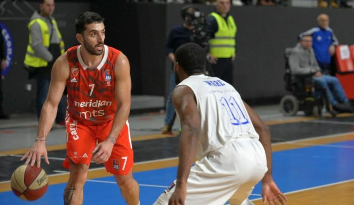 Facundo Campazzo brilló en el triunfo de Estrella Roja ante Skopje de Macedonia