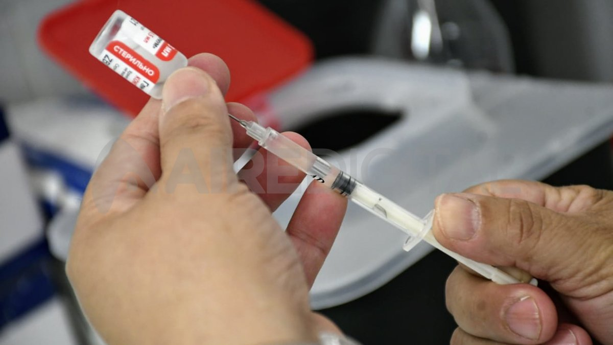 La mayoría de los eventos adversos de la vacuna Sputnik V son leves, dijeron en el estudio.