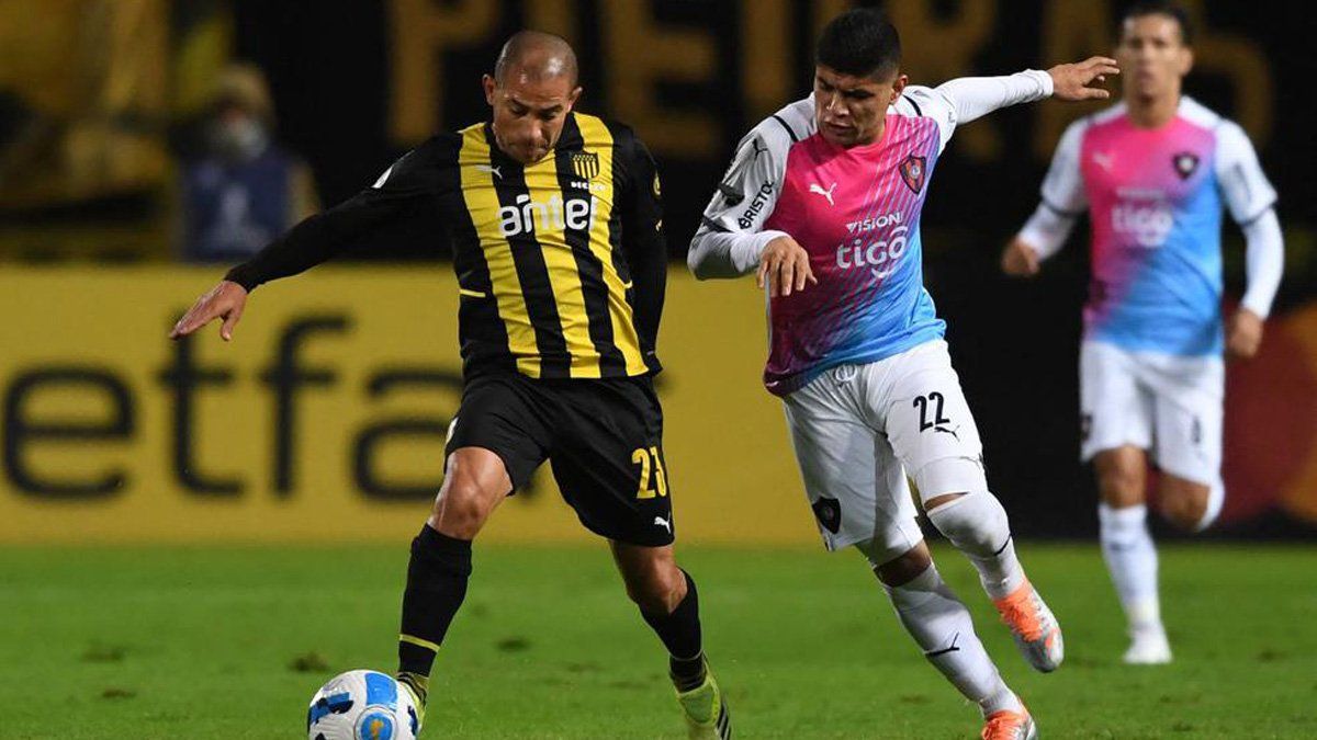 Peñarol quedó eliminado de la Copa Libertadores luego de empatar sin goles con Cerro Porteño.&nbsp;