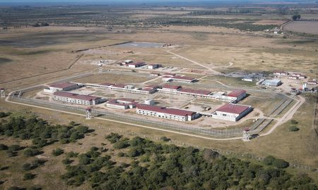 Desde Asuntos Penitenciarios aseguraron que van a terminar la cárcel federal de Coronda prontamente y que la van a administrar. Desde Asuntos Penitenciarios aseguraron que van a terminar la cárcel federal de Coronda prontamente y que la van a administrar.