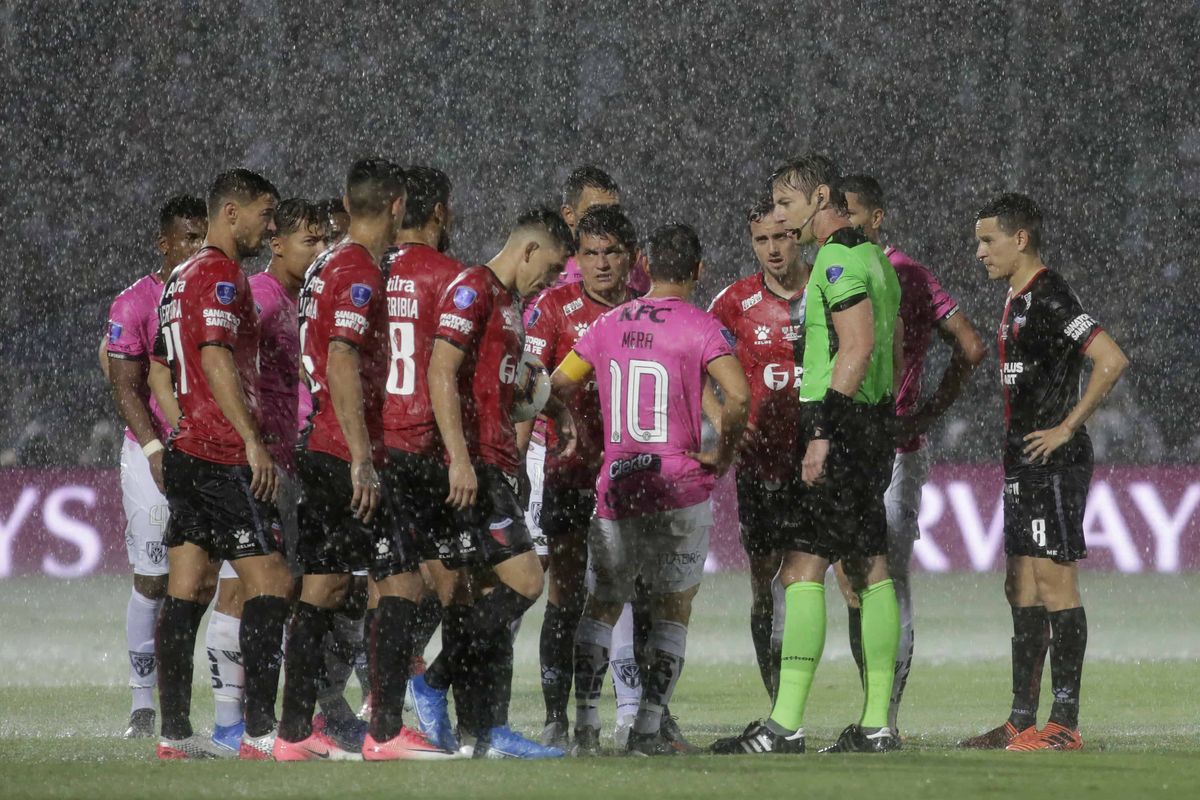 Claus fue el árbitro de la final de la Copa Sudamericana 2019 entre Colón e Independiente del Valle. Claus fue el árbitro de la final de la Copa Sudamericana 2019 entre Colón e Independiente del Valle.