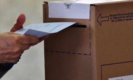 Domingo de elecciones en La Pampa, Salta, Tierra del Fuego y San Juan. Domingo de elecciones en La Pampa, Salta, Tierra del Fuego y San Juan.
