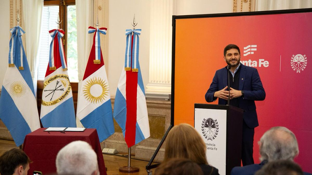 &ldquo;La regionalizaci&oacute;n es la &uacute;nica manera de cambiar las reglas del juego para poder construir un pa&iacute;s m&aacute;s federal, que crea en el trabajo, el empleo y la producci&oacute;n&rdquo;, enfatiz&oacute; Maximiliano Pullaro.