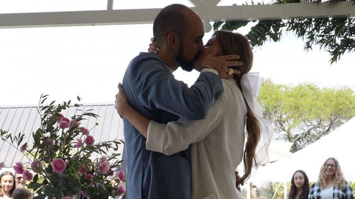 Las fotos íntimas de la boda de Abel Pintos y Mora Calabrese