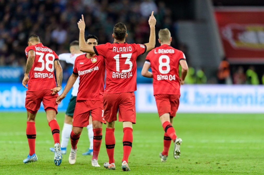 Alario sigue de racha: anotó en la victoria de su equipo en la Copa de Alemania