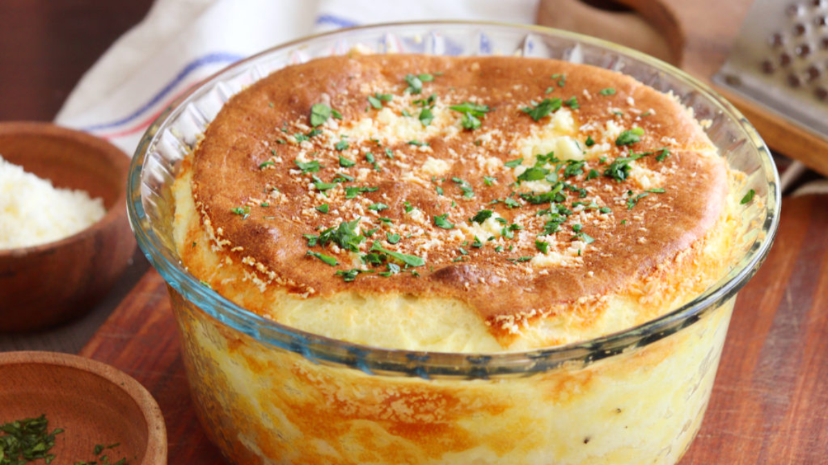 Una receta rápida y fácil para hacer Soufflé de queso casero y en casa. Una receta rápida y fácil para hacer Soufflé de queso casero y en casa.