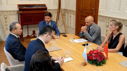 Pullaro y el embajador chino Wang Wei encabezaron un encuentro con empresarios para fortalecer la vinculación comercial con China