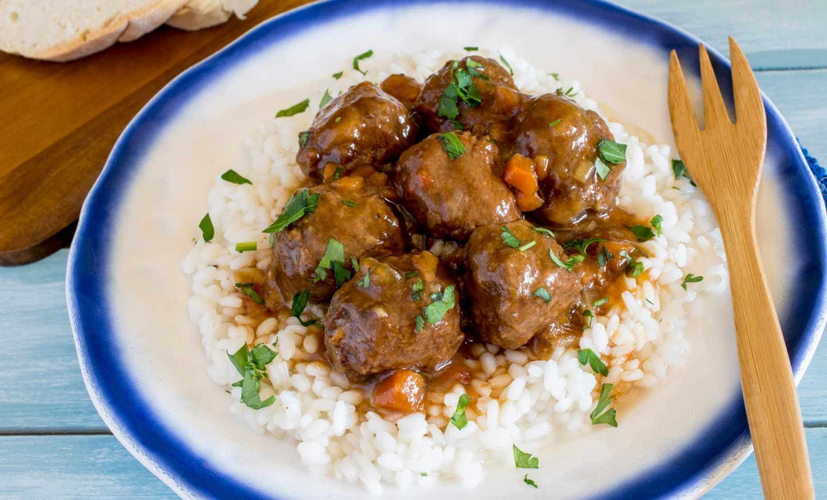 Las albóndigas de arroz y carne molida son una excelente opción para hacer en casa y disfrutar estos ingredientes de otra manera. Las albóndigas de arroz y carne molida son una excelente opción para hacer en casa y disfrutar estos ingredientes de otra manera.