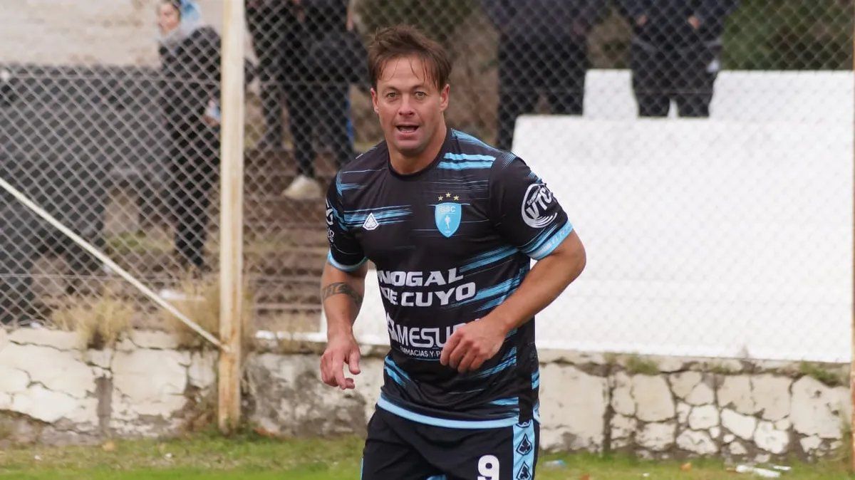 Martín Comachii jugó en Colón, fue socio de Sebastián Prediger y ahora le cumplió el sueño a su papá. Martín Comachii jugó en Colón, fue socio de Sebastián Prediger y ahora le cumplió el sueño a su papá.