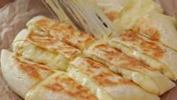 altText(Pan de papa con queso a la sartén: receta fácil sin horno ni huevo)}