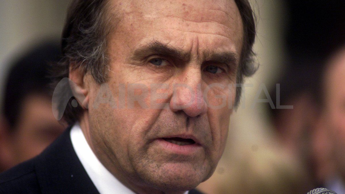 El exgobernador Carlos Reutemann fue trasladado a terapia intensiva