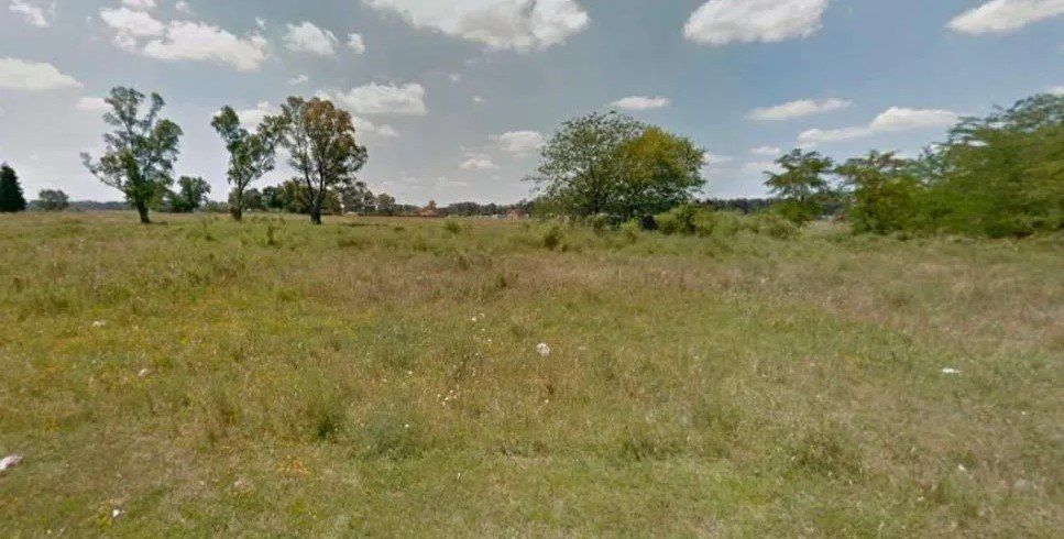 Jugaban en un descampado y hallaron el cadáver de una joven en avanzado estado de descomposición