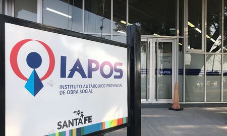 El Iapos terceriza la compra de medicamentos a través del Colegio de Farmacéuticos de Santa Fe. En los últimos tiempos, se redujeron los controles y las quejas de los afiliados se multiplican. Hace años que este convenio está bajo la lupa. El Iapos terceriza la compra de medicamentos a través del Colegio de Farmacéuticos de Santa Fe. En los últimos tiempos, se redujeron los controles y las quejas de los afiliados se multiplican. Hace años que este convenio está bajo la lupa.