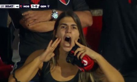 Quién es la hincha que le pidió a gritos y con un insulto al árbitro que termine el partido de Newells. Quién es la hincha que le pidió a gritos y con un insulto al árbitro que termine el partido de Newells.