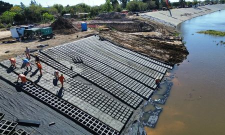 La ciudad de San Javier intensifica la limpieza de desagües, adapta el sistema de bombeo y avanza con la obra de defensa costera para afrontar un posible escenario de lluvias intensas. La ciudad de San Javier intensifica la limpieza de desagües, adapta el sistema de bombeo y avanza con la obra de defensa costera para afrontar un posible escenario de lluvias intensas.