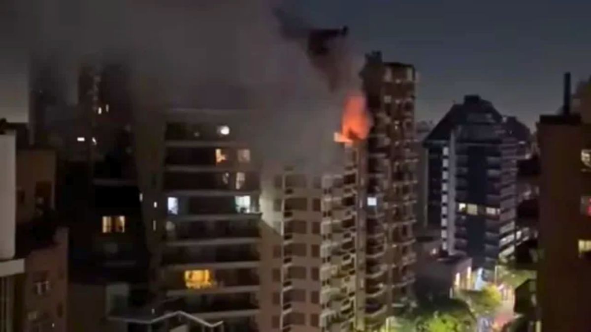 Las víctimas se arrojan al vacío desde un piso 12