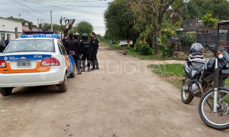 Cerca de las 12.30, personal policial arribó por un llamado que alertó sobre un hombre herido de arma de fuego. Cerca de las 12.30, personal policial arribó por un llamado que alertó sobre un hombre herido de arma de fuego.