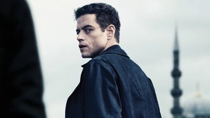 Tras perder a su esposa, un agente inicia su venganza en El amateur, la película de acción con Rami Malek