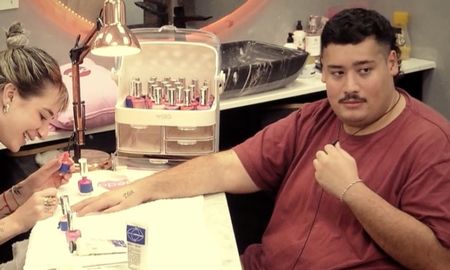 Se conocieron los motivos por los que Manzana de Gran Hermano se pinta las uñas. Se conocieron los motivos por los que Manzana de Gran Hermano se pinta las uñas.
