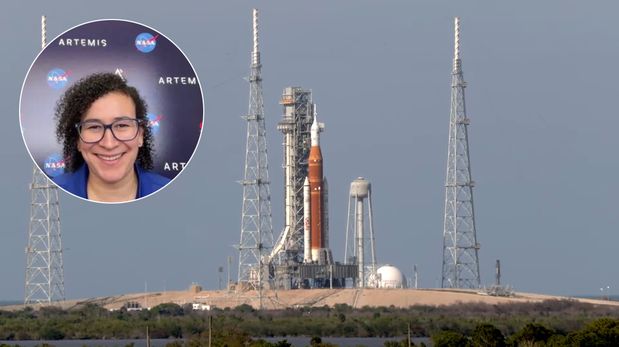 El cohete SLS de la NASA, a menos de 20 horas del lanzamiento de la misión Artemis II de regreso a la Luna con humanos. Notlim Burgos, ingeniera mecánica, Centro Espacial Kennedy de la NASA.&nbsp;
