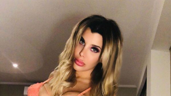 Charlotte Caniggia criticó el tema “Mariposa tecknicolor”