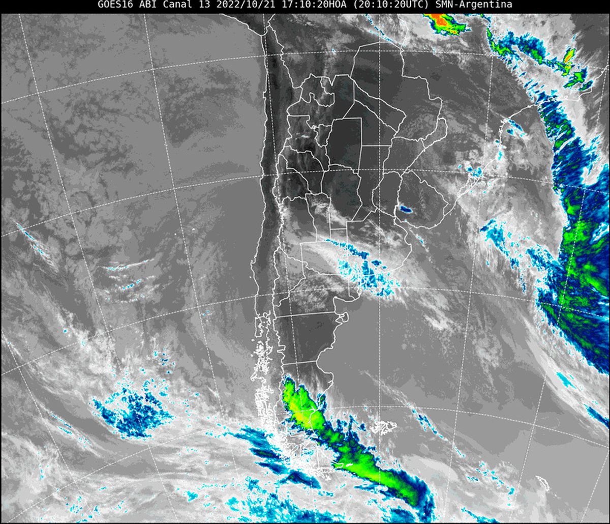 En la imagen satelital se observa que nuestra provincia continúa con poca nubosidad. Sin embargo, avanza desde el sur el frente de aire frío que se puede visualizar por la nubosidad presente en La Pampa y el sur de Buenos Aires.