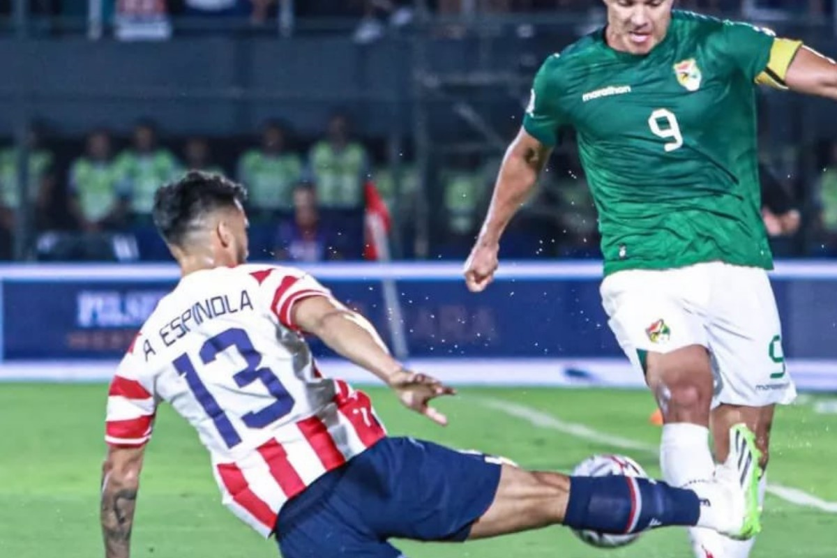 Alberto Espínola se lesionó en el partido entre Paraguay y Bolivia.