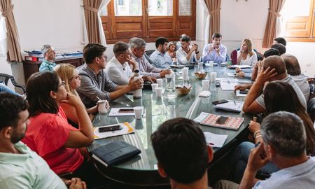 La discusión salarial continuará durante el mes de marzo, donde las partes acordaron una nueva reunión de la mesa paritaria. La discusión salarial continuará durante el mes de marzo, donde las partes acordaron una nueva reunión de la mesa paritaria.