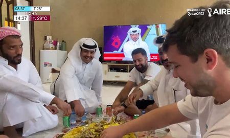 Los periodistas de AIRE en Qatar almorzaron en la casa de un árabe, con la mano derecha, sin cubiertos. Los periodistas de AIRE en Qatar almorzaron en la casa de un árabe, con la mano derecha, sin cubiertos.