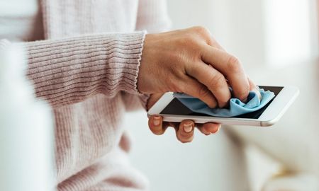 ¿Cada cuánto hay que limpiar el celular para evitar los gérmenes? (Foto: Freepik). ¿Cada cuánto hay que limpiar el celular para evitar los gérmenes? (Foto: Freepik).