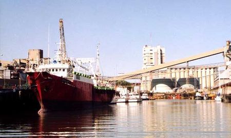 La desregulación del servicio de serenos de buques en puertos argentinos, impulsada por el Gobierno Nacional a través del Decreto de Necesidad y Urgencia (DNU), ha generado una profunda preocupación. La desregulación del servicio de serenos de buques en puertos argentinos, impulsada por el Gobierno Nacional a través del Decreto de Necesidad y Urgencia (DNU), ha generado una profunda preocupación.