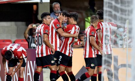 Estudiantes de La Plata derrotó 1-0 a Everton y avanzó a la fase de grupos de la Copa Conmebol Libertadores. Estudiantes de La Plata derrotó 1-0 a Everton y avanzó a la fase de grupos de la Copa Conmebol Libertadores.