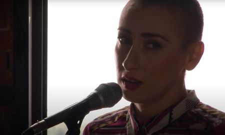 Evelina Sanzo, la cantante que realizó una modificación en el himno. Evelina Sanzo, la cantante que realizó una modificación en el himno.