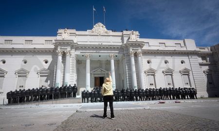 disturbios en la legislatura santafesina: seis imputados y dos versiones sobre lo ocurrido disturbios en la legislatura santafesina: seis imputados y dos versiones sobre lo ocurrido