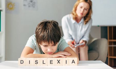 Los aspectos claves para entender la dislexia: cómo identificarla, su diagnóstico y principales manifestaciones.